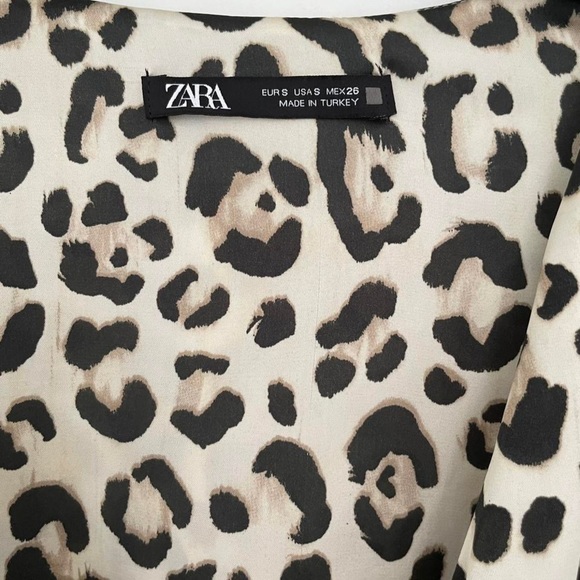 NWT. Zara Cream/Black Satin Effect Animal Print V-neck Wrap Dress. Size M. - Picture 7 of 10